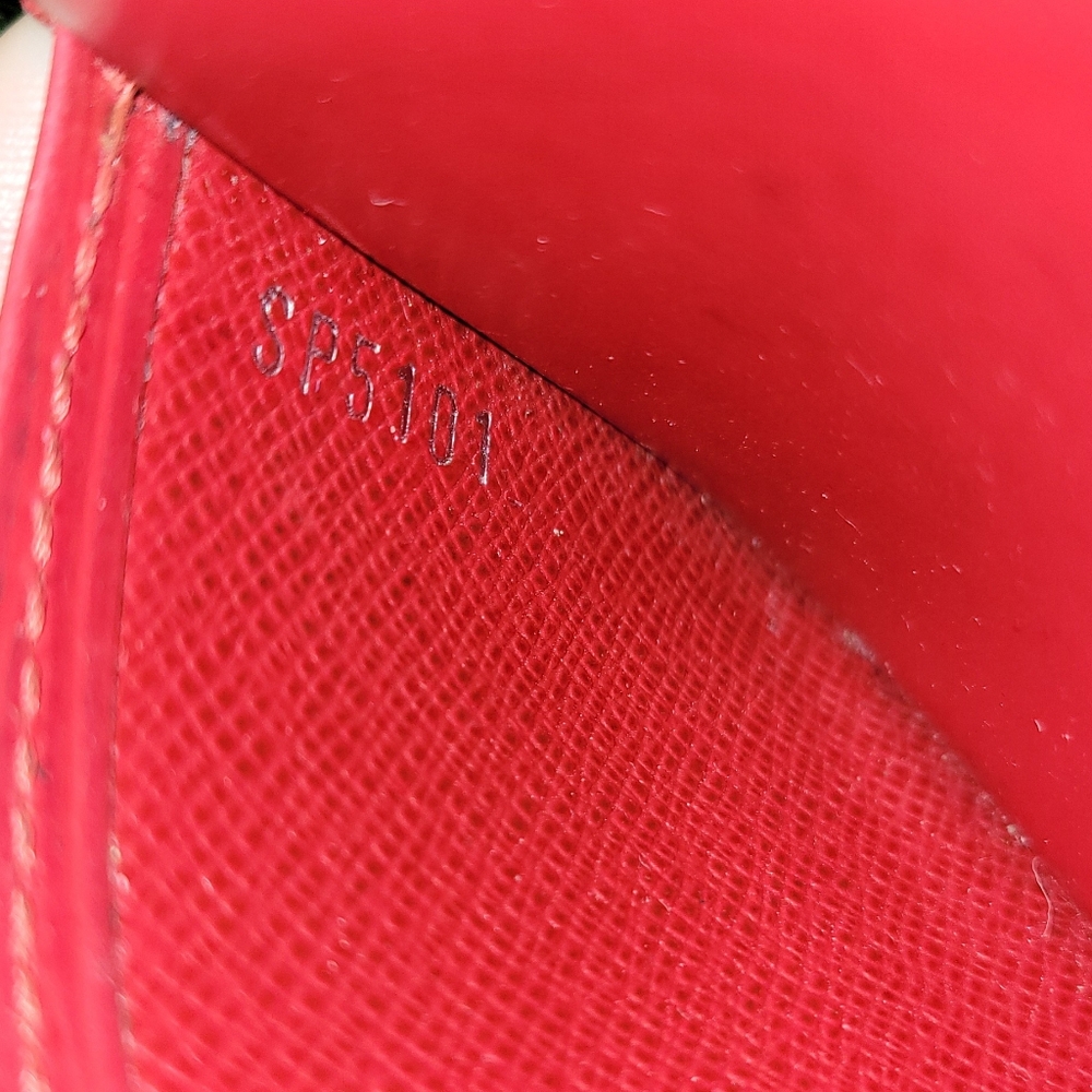 Louis Vuitton Epi Card Holder - Picture 15 of 16